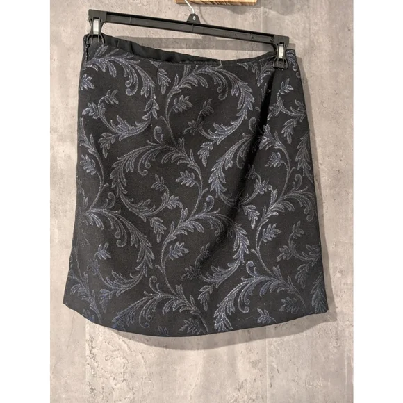 Women's LOFT Skirt Size 4 Black Blue Floral - Picture 5 of 9